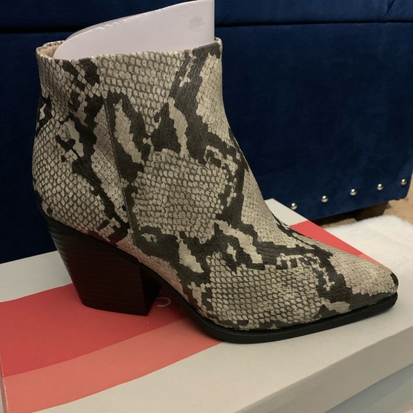 FAUX Snake Skin Booites - Picture 5 of 7